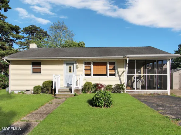 429 Seaman Avenue, Beachwood, NJ 08722