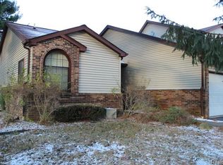 9209 Lake Pine Dr, Whitmore Lake, MI