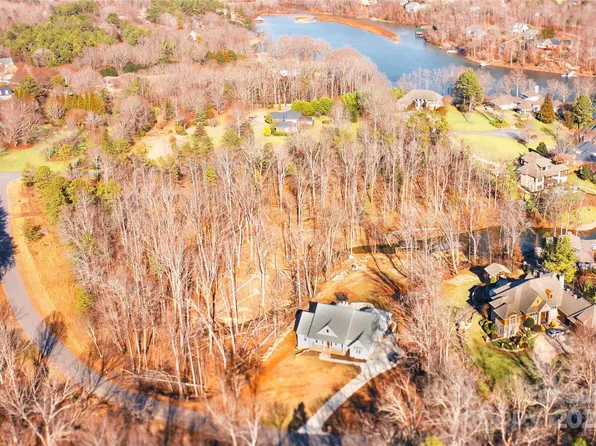 207 Fairmont Dr, Shelby, NC 28150