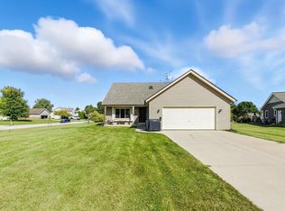 126 Plank Ct, Mukwonago, WI 53149