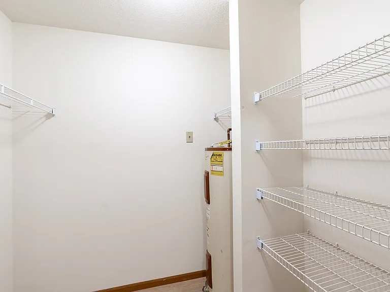 Fargo, ND Flagstone Apartments | 21B | Closet