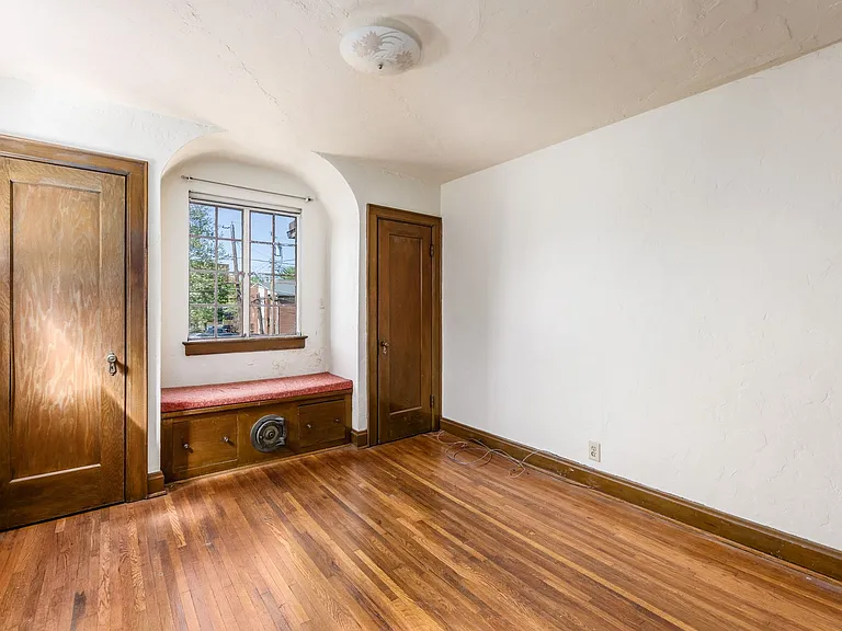 306 King Ave — Photo 13