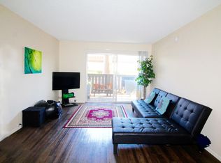 22216 Victory Blvd APT C120, Woodland Hills, CA 91367