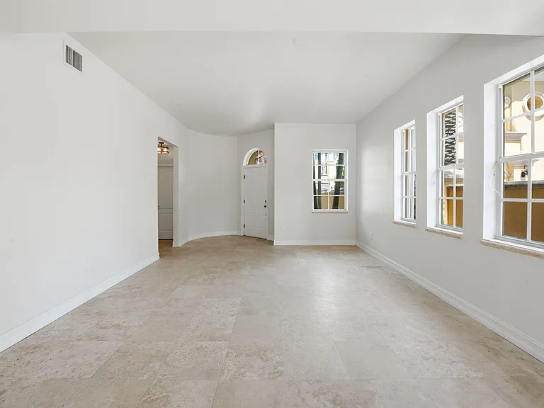 18385 NE 30th Pl #18385 — Photo 10