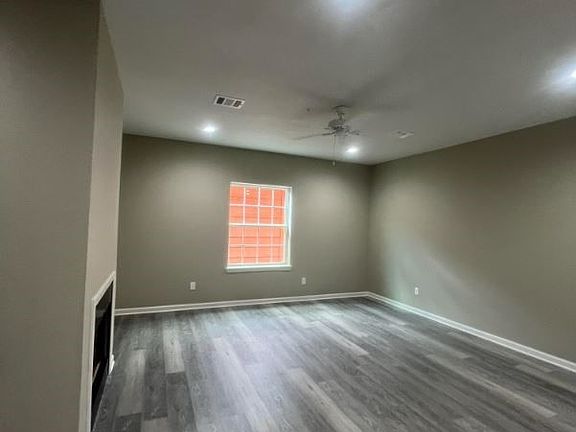 3rd image of 1305 W Villa Maria Rd APT D105