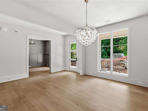 4th image of 3796 Watkins Pl NE