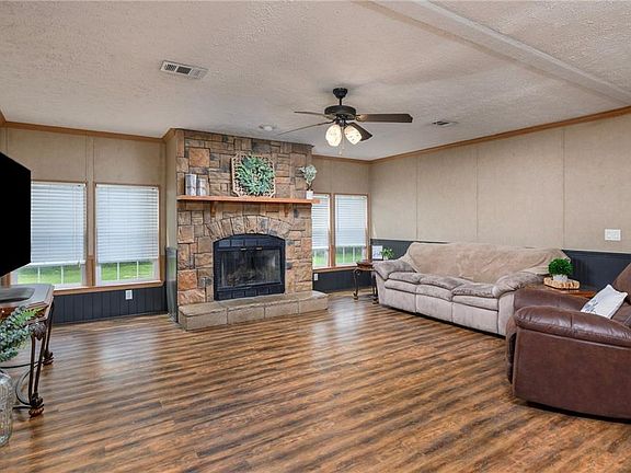 3rd image of 28 D Craig Rd
