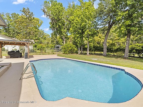 3rd image of 416 Ederington Dr