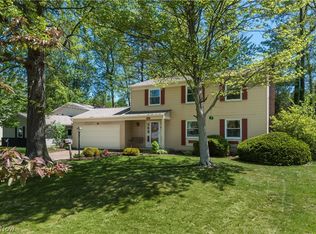 3881 Bristol Ln, North Olmsted, OH 44070