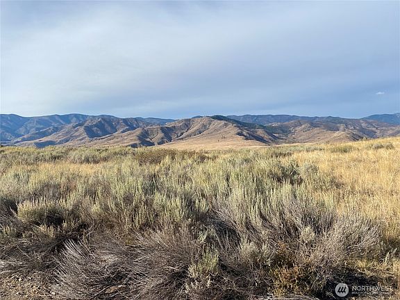 2nd image of 2 Riverbend Overlook