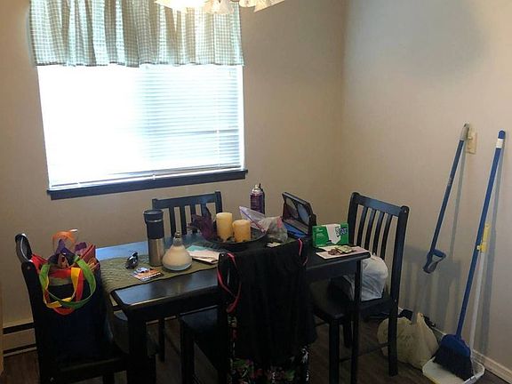 3rd image of 427 W Bellwood Dr #4
