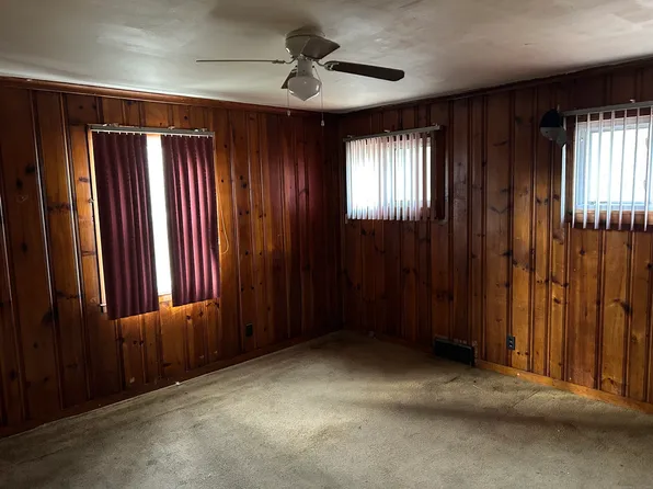 83 Pearl Harbor Circle, Bridgeport, CT 06610