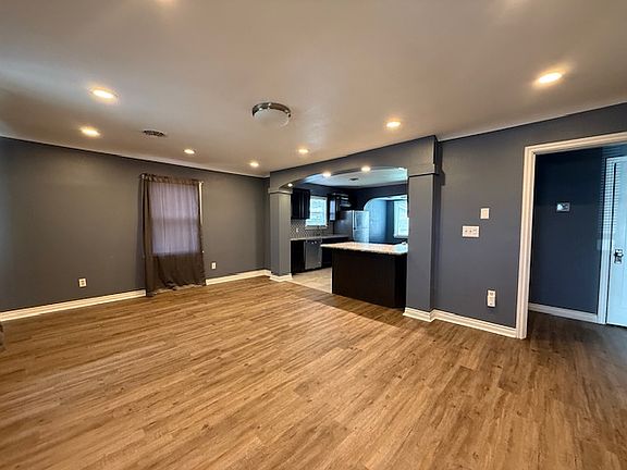 2nd image of 109 W Fremont Ave