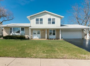 1596 Texas St, Elk Grove Village, IL 60007