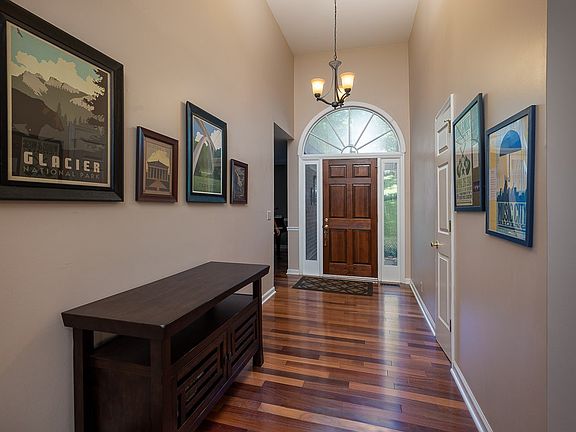 2nd image of 6144 Tuliptree Ln