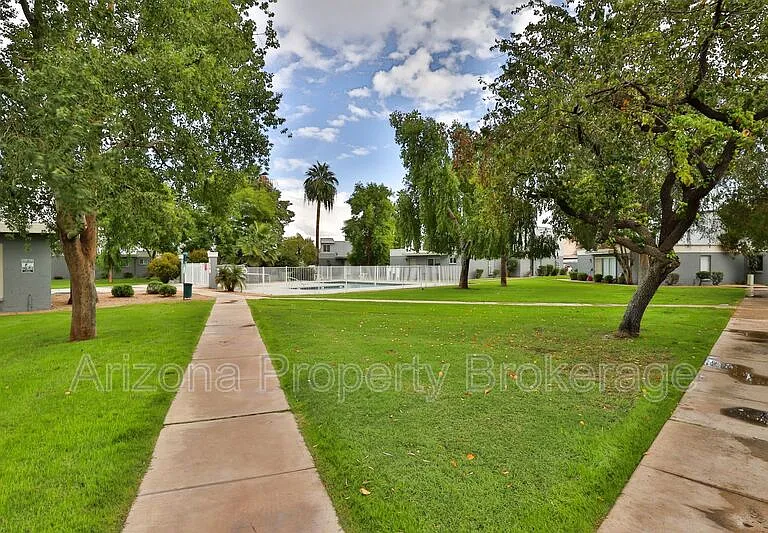 6653 N 27th Ave — Photo 15