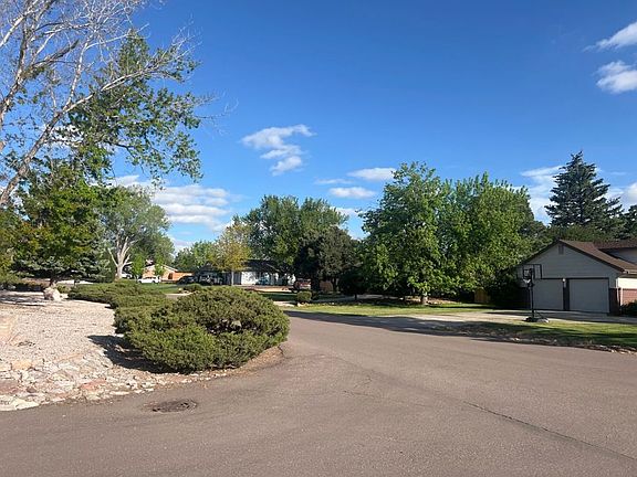Exterior Neighborhood (street photo)