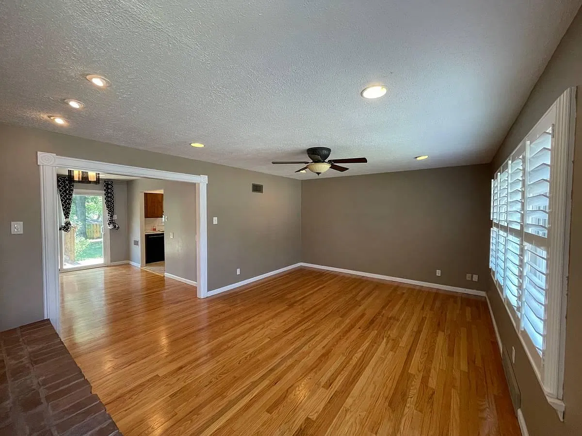 2 bed, 1008 sqft, $1,685 — Photo 3