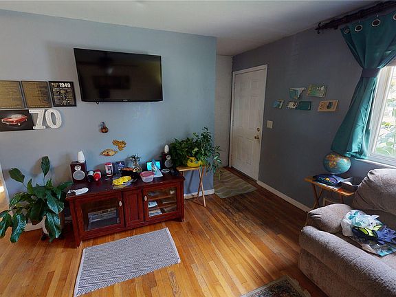 3rd image of 42 Lakewood Ave