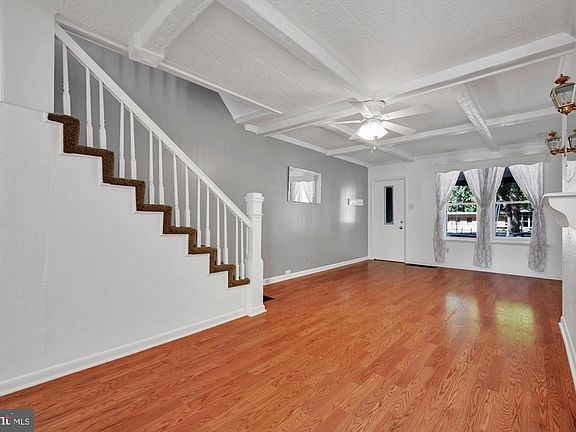 5th image of 627 Janet Ave