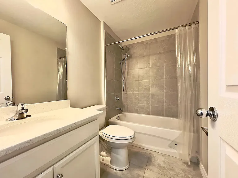 8 Linda Pl #B — Photo 2