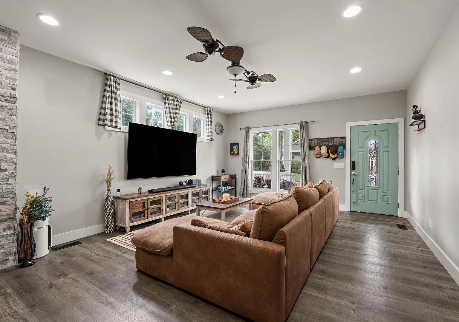 2 Village Dr — Photo 2