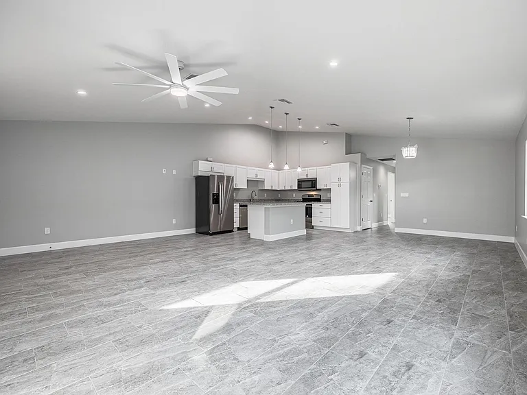 184 Broward Ave — Photo 18