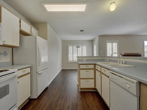 5th image of 1605 Highland Ct