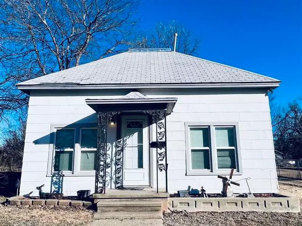 314 S 4th St, Tonkawa, OK 74653