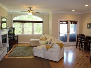 1109 W Belmont Ave APT 2, Chicago, IL 60657