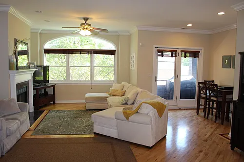1109 W Belmont Ave #2 Photo 1