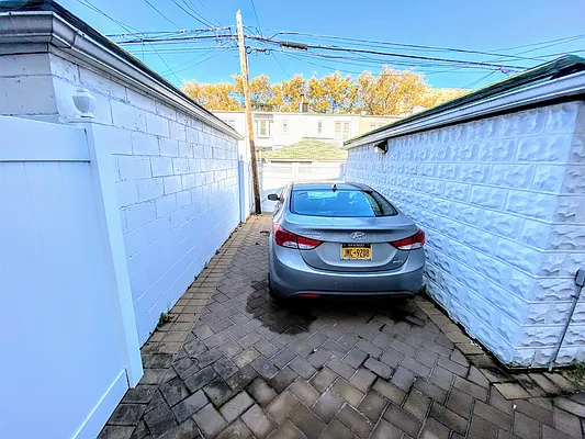 Rented by Solution Realty Services LLC | media 36