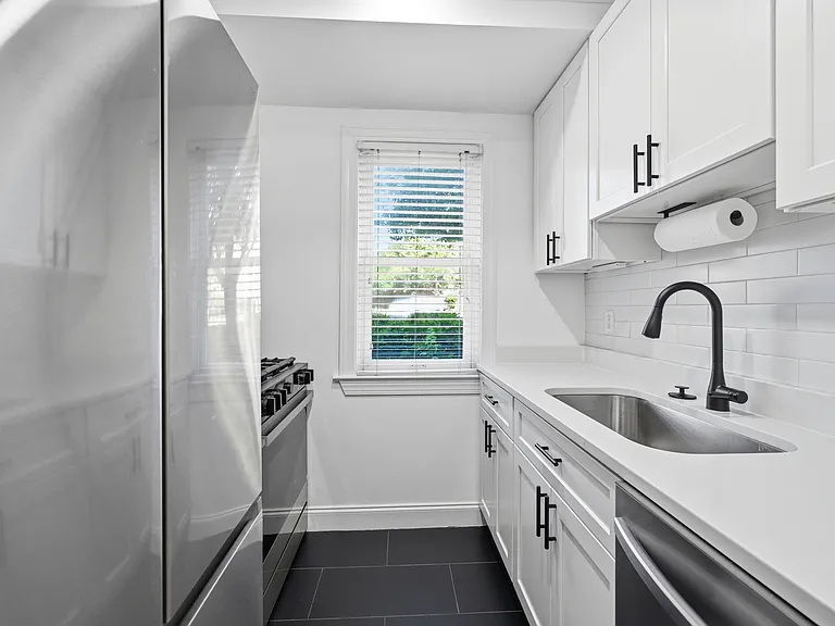 906 S Washington St #111 — Photo 10