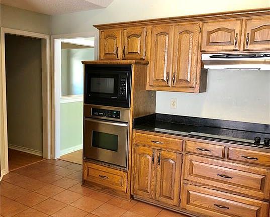 5th image of 29 Lakeway Dr