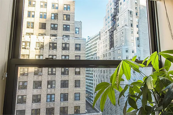 Sold by R New York | media 4