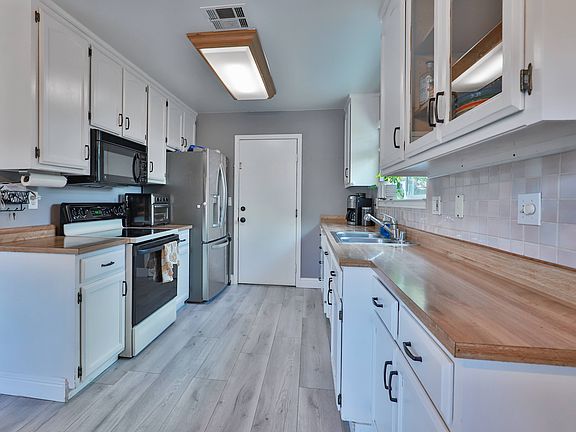 3rd image of 5365 Skycrest Dr