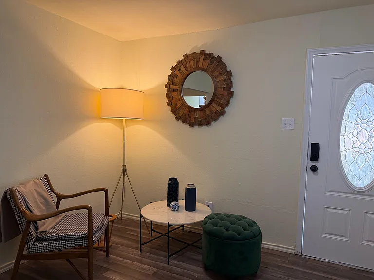 Elam Heights Dr — Photo 6