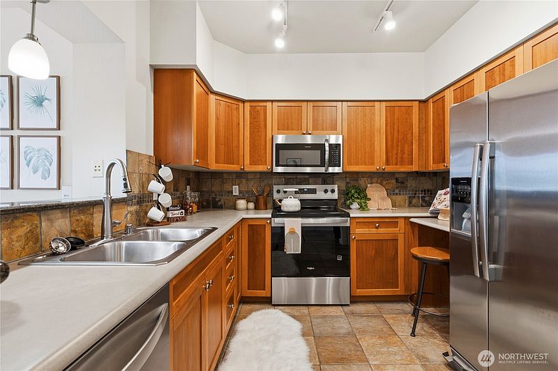 4th image of 1545 NW 57th St #611