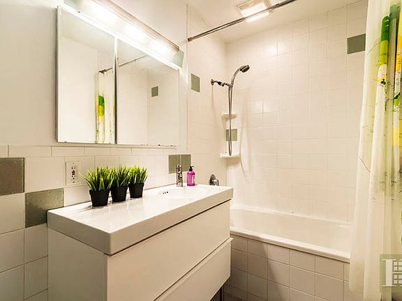 5th image of 50 Carroll St APT 2R