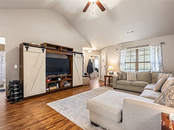4th image of 2987 Willow Spring Ct