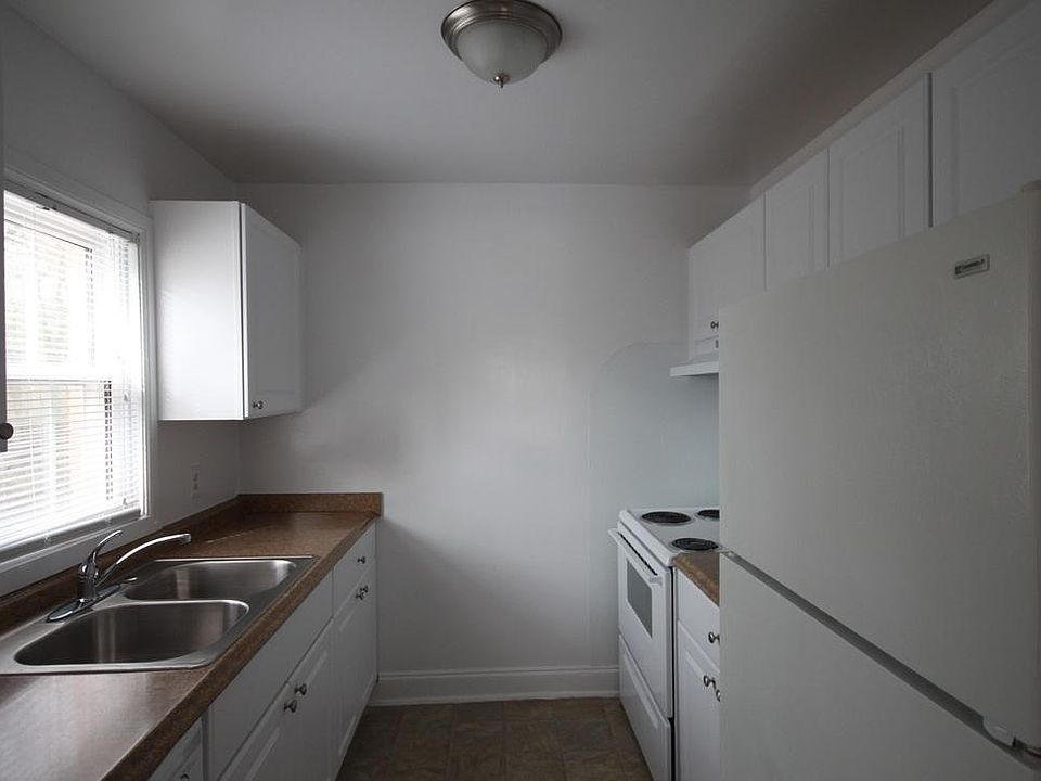1st image of 813 Louise Cir