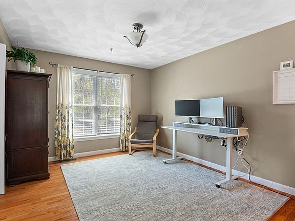 5th image of 6 Piper Glen Ln