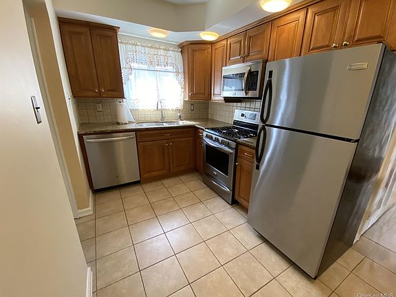 5th image of 241 Whitehall Road S