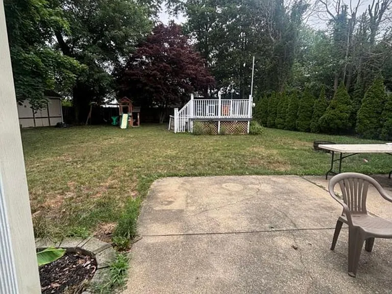Maple Dr — Photo 19
