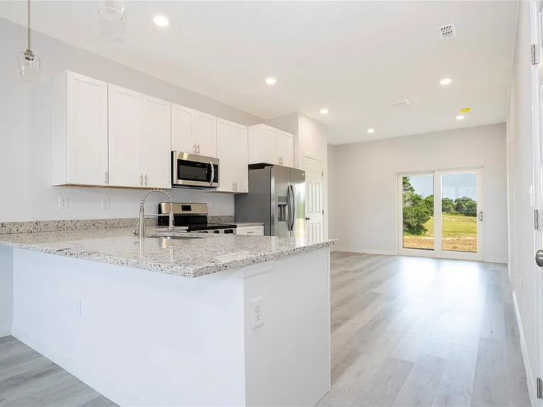 833 Colville Dr — Photo 30