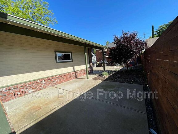 4th image of 3968 1/2 3rd Ave