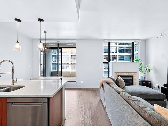 3rd image of 860 View St #701