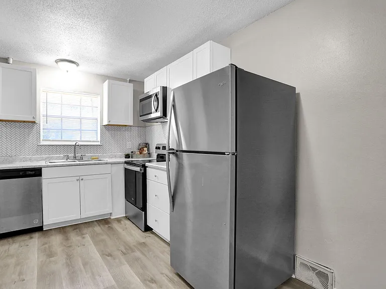 Rhodes Townhomes — Photo 2