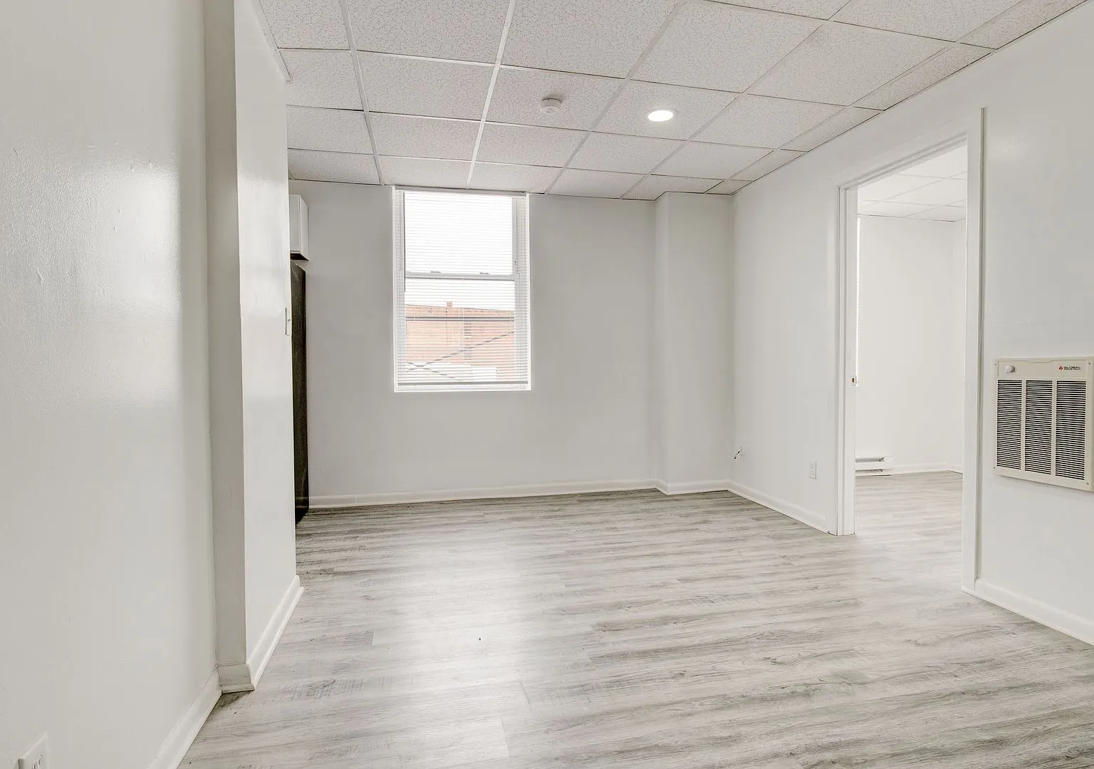 Central Plaza Apartments — Photo 2