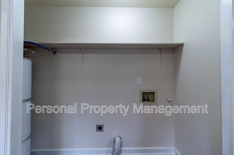 2 bed, 1.5 bath, 1008 sqft, $1,595 — Photo 4